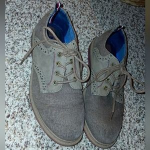 NWOT Tommy Hilfiger Boys lace up Shoe